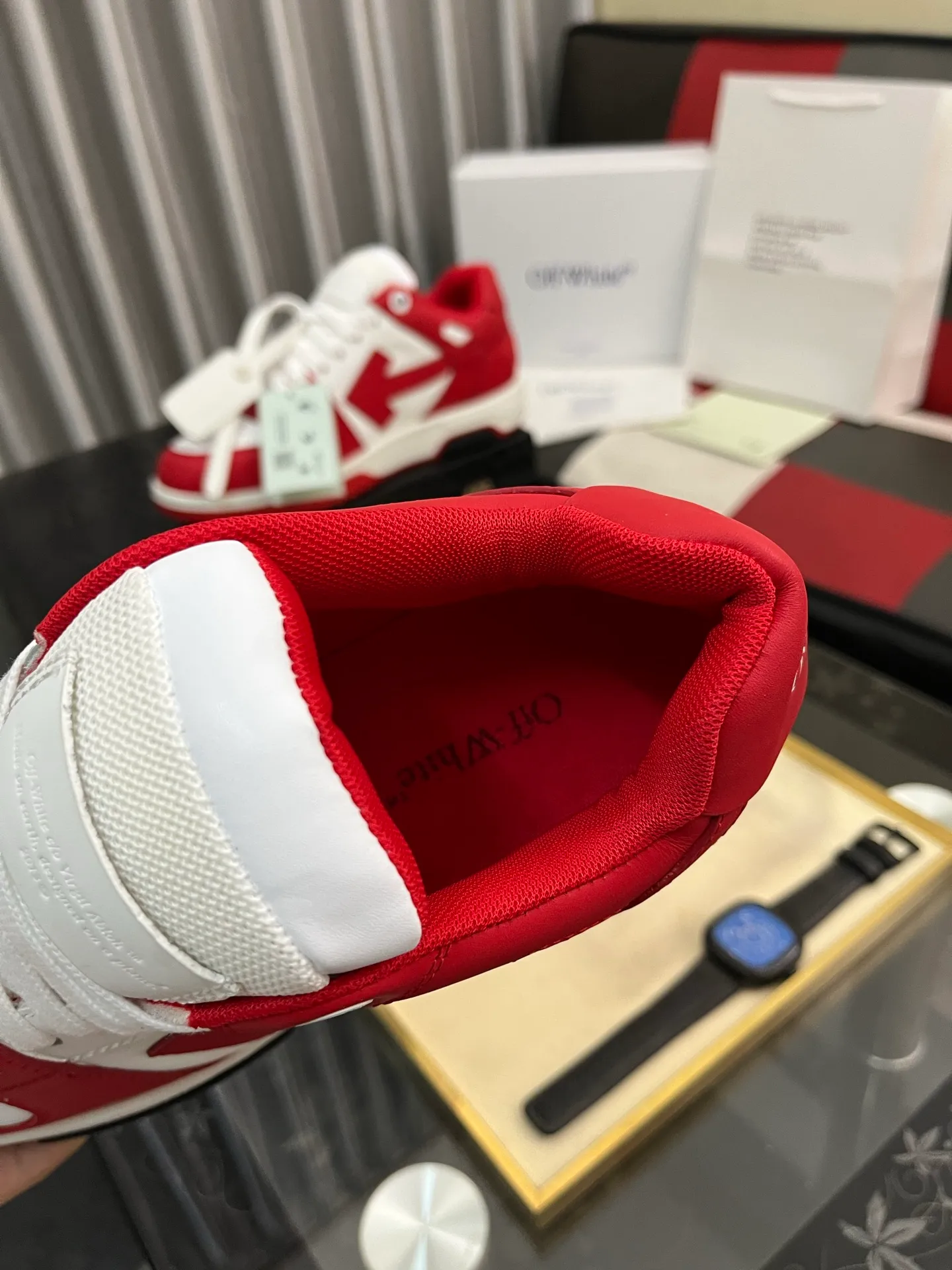 Men's shoes 💰600⌚️⌚️ OFF-White C/O VirGil Abloh fashionable and versatile casual shoes. Exclusive first release of the new model. Made of environmentally friendly cowhide leather and mesh fabric upper material. The insole is embedded with foam cushioning EVA material. The correct midsole is equipped with EVA lightweight cushioning. External tooth nail rubber outsole. The correct accessories can be customized simultaneously. Women's model: 35-40 Men's model: 39-45